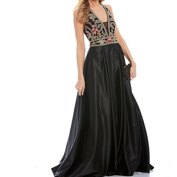NEW-Gorgeous black satin gown, red gold embroidery - Picture 9 of 10